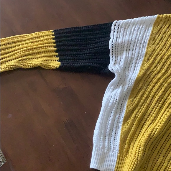 Express sweater. Size medium. - Picture 3 of 5